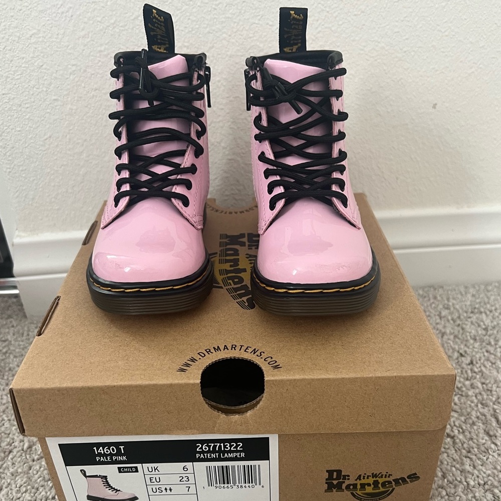Toddler pink Dr.  martens